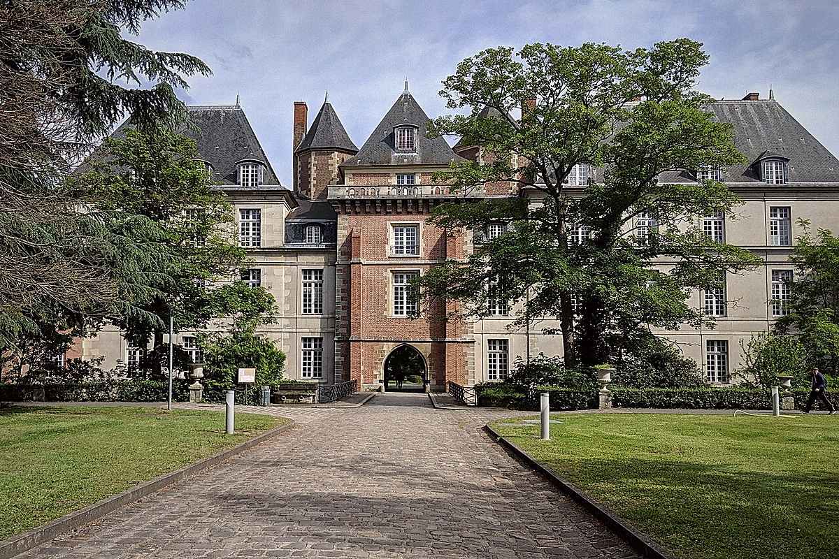 Vue de chateau lycee à Savigny-sur-Orge (Essonne)